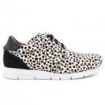 Sneakers preppy blanco y negro de Hispanitas