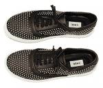 Zapatillas negras con tachas de Maria Cher