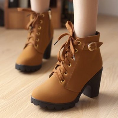 Botas con hebilla lateral y cordones