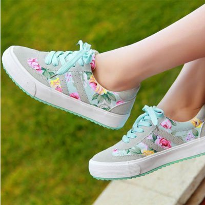Zapatillas impresas con flores