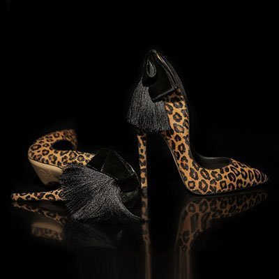 Zapatos animal print con flecos de Siradekian