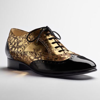 Zapatos negro y dorado viejo de Chanel