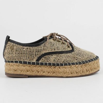 Zapato tipo esparteñas decorado con yute trenzado de Carmela