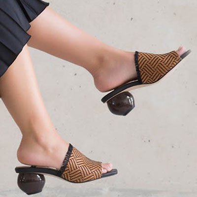 Zueco con tacón de diseño PALAW de Ángel Alarcón - Nueva colección