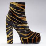 Botas con estampado de tigre de Roberto Cavalli