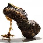 Zapato con plumas de Masaya Kushino