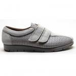 Zapatos color hielo con cierre velcro de Valdegama