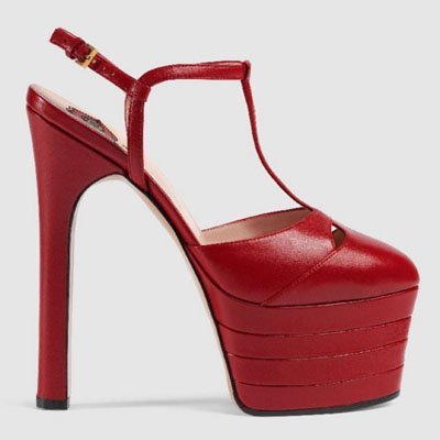 Zapatos rojos con súper plataforma