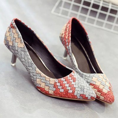 Zapatos tricolor con pequeño tacón