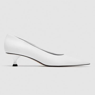 Zapato en punta con pequeño tacón de Zara