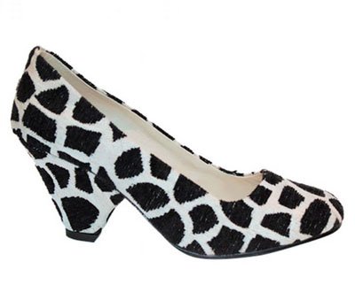 Zapatos blanco y negro de Carolina Lalama