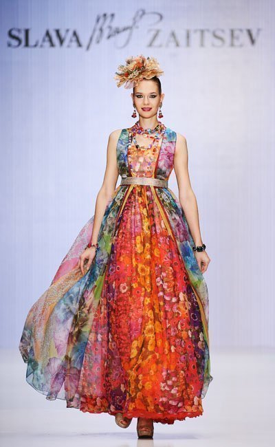 El diseñador de Moda SLAVA ZAITSEV inauguró la MERCEDES-BENZ FASHION WEEK RUSSIA El diseñador de Moda SLAVA ZAITSEV inauguró la MERCEDES-BENZ FASHION WEEK RUSSIA