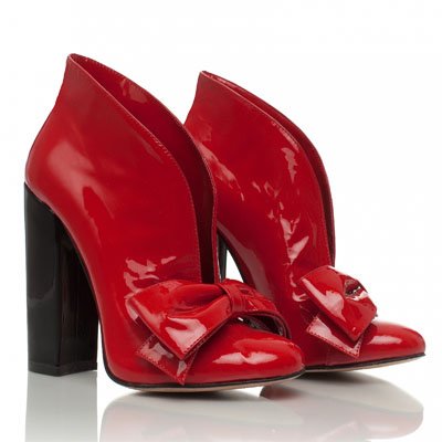 Zapatos de charol rojo de Bella Potemkina