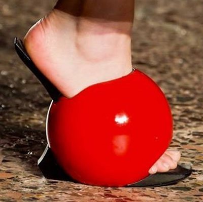 Sandalias rojas de Atsushi Nakashima