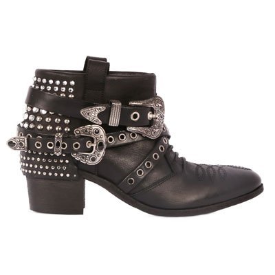 Botines con tachas y hebillas de Elena Iachi